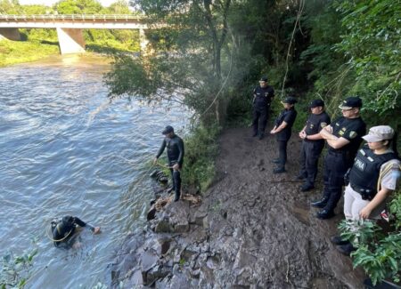 Intensifican la búsqueda del joven desaparecido en el arroyo Ñacanguazú imagen-11
