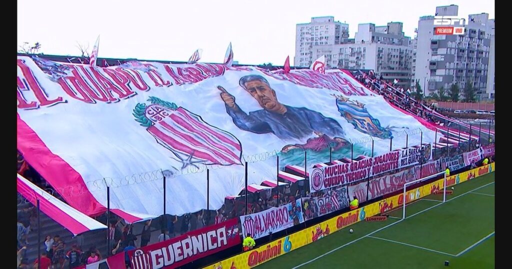 La bandera con la que Barracas le mostró su apoyo a Claudio Tapia antes de enfrentar a Gimnasia imagen-4