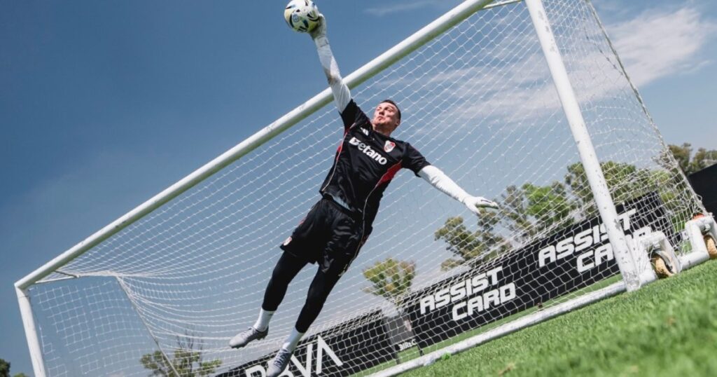 Por qué el 2026 de Armani marcará el destino del arco de River imagen-5