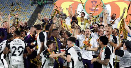 Los argentinos campeones en el Maracaná con el Corinthians imagen-13