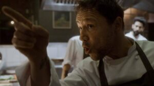 La mejor película de la semana es un vertiginoso ‘thriller’ de los creadores de ‘Adolescencia’ imagen-119