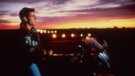 El director de ‘Top Gun’ no estaba contento con la iluminación, así que pidió girar el portaaviones: le costó 25.000 dólares pero lo pagó ahí mismo El director de 'Top Gun' no estaba contento con la iluminación, así que pidió girar el portaaviones: le costó 25.000 dólares pero lo pagó ahí mismo imagen-8