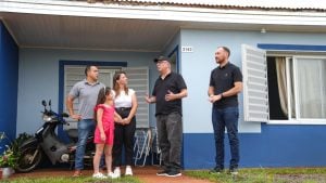 Oberá | Passalacqua visitó a vecinos adjudicatarios de nuevas viviendas y participó en la inauguración de un SUM: “Los impuestos no se terminan en la recaudación, sino que se invierten” imagen-11