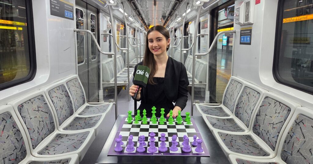 Candela Francisco, la ajedrecista que pasará las fiestas jugando el Mundial de Qatar: "Me voy a llevar el pan dulce en la valija" imagen-4