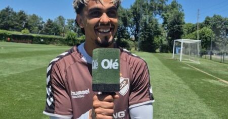 Ronaldo Martínez con Olé: "Creo que ahora puse mi nombre en la historia" imagen-12