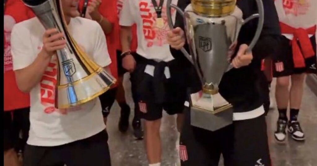 Ahora sí: festejo a todo trapo de Estudiantes en la madrugada platense imagen-5