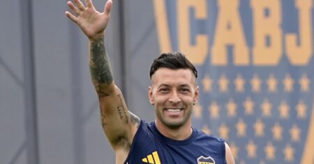 La chance inédita de Janson, en medio de la comparación que hizo Riquelme de Cavani y Palermo imagen-14