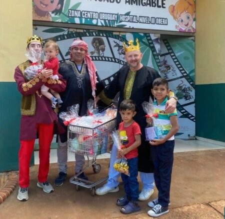 Emoción y solidaridad en el SAMIC: los Reyes Magos recorrieron el hospital y la Cooperadora anunció los ganadores del bono Emoción y solidaridad en el SAMIC: los Reyes Magos recorrieron el hospital y la Cooperadora anunció los ganadores del bono imagen-8