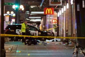 Blindado: así es el restaurante de comida rápida de Washington que solo atiende take away por la inseguridad imagen-1