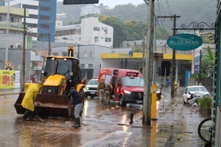 Santa Catarina recibió el Año Nuevo con inundaciones y destrozos por intensas lluvias imagen-10