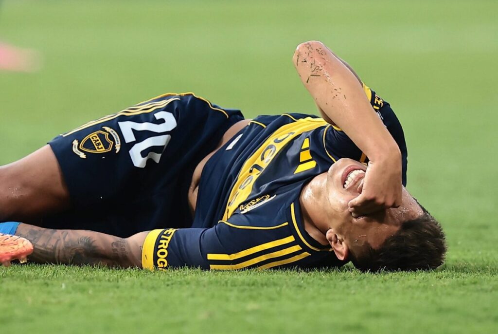 Mientras preocupa el 9, Boca pierde a sus extremos: Velasco se lesionó y Aguirre se acerca a Estudiantes Mientras preocupa el 9, Boca pierde a sus extremos: Velasco se lesionó y Aguirre se acerca a Estudiantes imagen-5