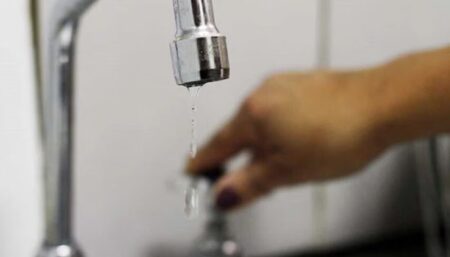 Sin agua en barrios del oeste posadeño por rotura de un acueducto imagen-12