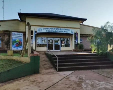 Campo Grande: una mujer entró a una comisaría tras prenderse fuego y fue socorrida por policías imagen-13