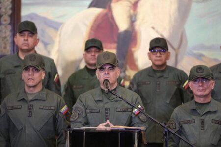 Aturdidos tras el operativo, los generales chavistas buscan la manera de retener su poder imagen-13