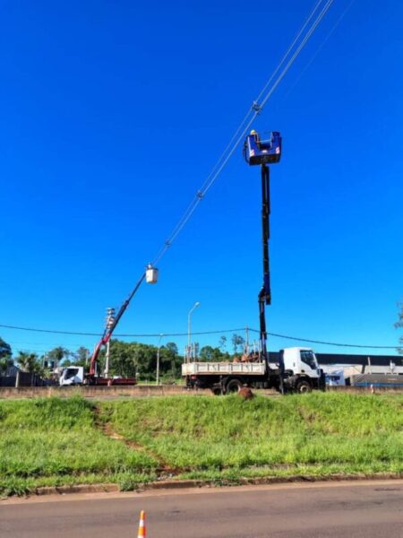Avanza el montaje de líneas desde la nueva Estación Transformadora de Garupá imagen-107