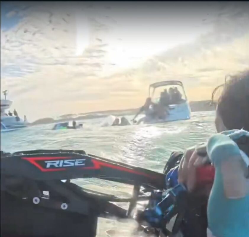 Tienen 15 y 21 años: dos hermanos argentinos rescataron a una familia uruguaya tras el vuelco de una lancha en Punta del Este Tienen 15 y 21 años: dos hermanos argentinos rescataron a una familia uruguaya tras el vuelco de una lancha en Punta del Este imagen-5