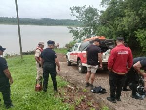 Misiones: buscan a un policía que desaparecido tras el vuelco de una canoa en el río Paraná imagen-11