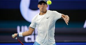 Un Seba Báez que se animó a cambiar no pudo tener el gran premio en el ATP 250 de Auckland: perdió el invicto de 2026 ante un Mensik intratable que gritó campeón Un Seba Báez que se animó a cambiar no pudo tener el gran premio en el ATP 250 de Auckland: perdió el invicto de 2026 ante un Mensik intratable que gritó campeón imagen-3