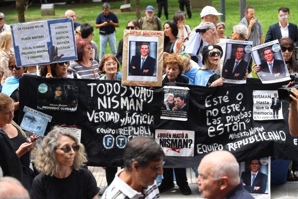 Con una “procesión” a las torres Le Parc, comienzan los actos de homenaje a Nisman a 11 años de su muerte imagen-5