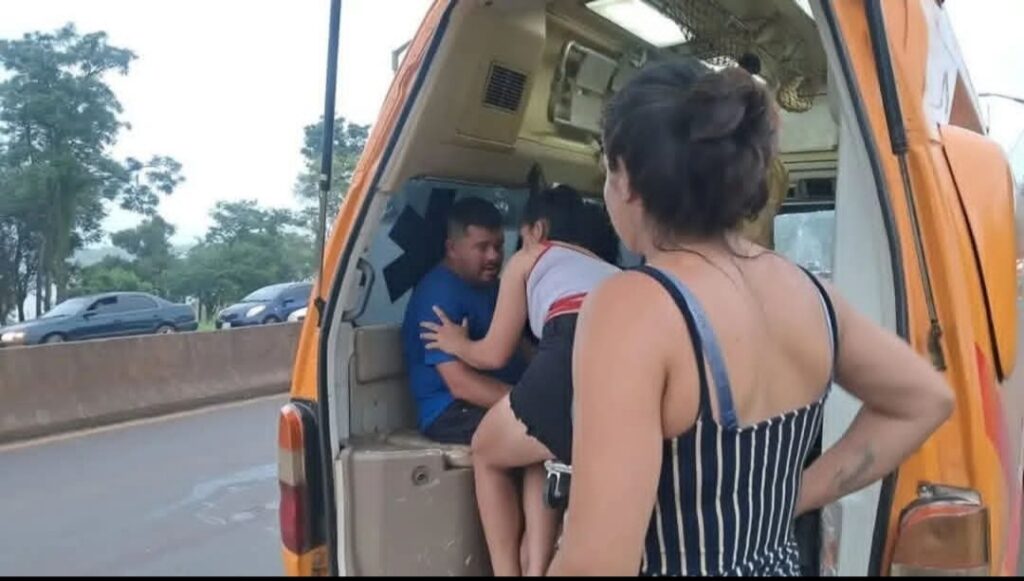 Chocó borracho con la otra y la esposa les pilló en la ambulancia Chocó borracho con la otra y la esposa les pilló en la ambulancia imagen-5