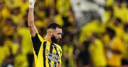 Conflicto en Arabia: Benzema no juega y su futuro en Al-Ittihad se complica imagen-11