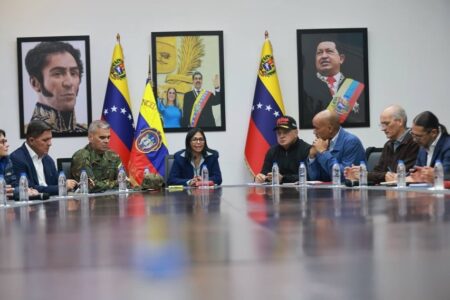EE.UU. avala que la vicepresidenta de Maduro asuma el poder, pero bajo su tutela imagen-16