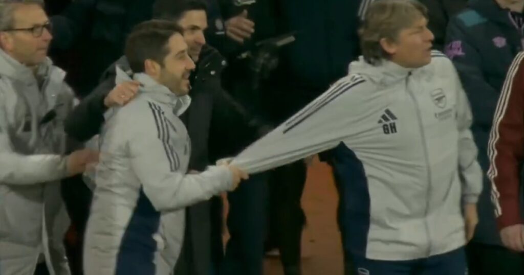 Video: la calentura del Gringo Heinze en el final de la victoria de Arsenal ante Bournemouth Video: la calentura del Gringo Heinze en el final de la victoria de Arsenal ante Bournemouth imagen-5