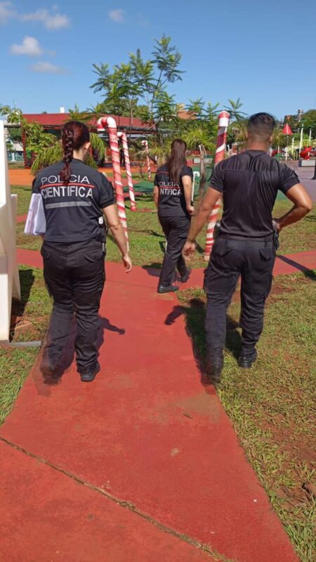 Destrozos en la casita de Papá Noel del Parque de las Fiestas imagen-13