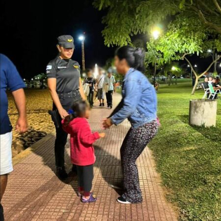 La presencia policial en espacios públicos posibilitó la detección y protección de menores que se encontraban desorientados en Apóstoles, San Ignacio y Posadas imagen-7