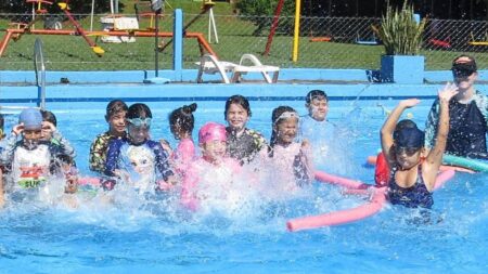 🤽‍♀️ ¡Niños felices en vacaciones! imagen-81
