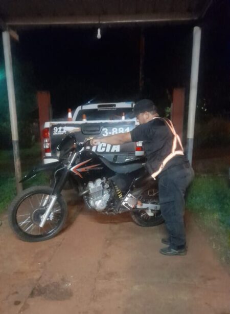 Maniobras peligrosas, redes sociales y una moto fuera de circulación en Santiago de Liniers imagen-114