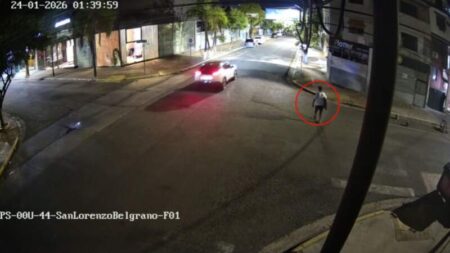 Durante la madrugada y en pleno microcentro posadeño intentaba vender un televisor de 42´ de dudosa procedencia imagen-6