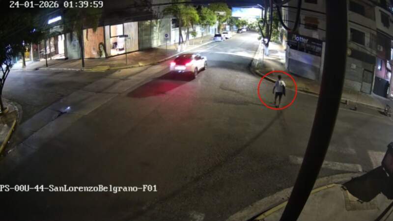 Durante la madrugada y en pleno microcentro posadeño intentaba vender un televisor de 42´ de dudosa procedencia Durante la madrugada y en pleno microcentro posadeño intentaba vender un televisor de 42´ de dudosa procedencia imagen-4