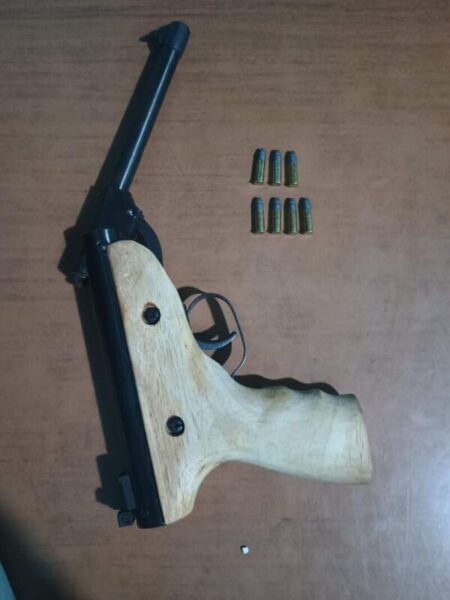 Apóstoles: alcoholizado manipulaba un arma, se disparó y quedó detenido por tenencia ilegal imagen-9