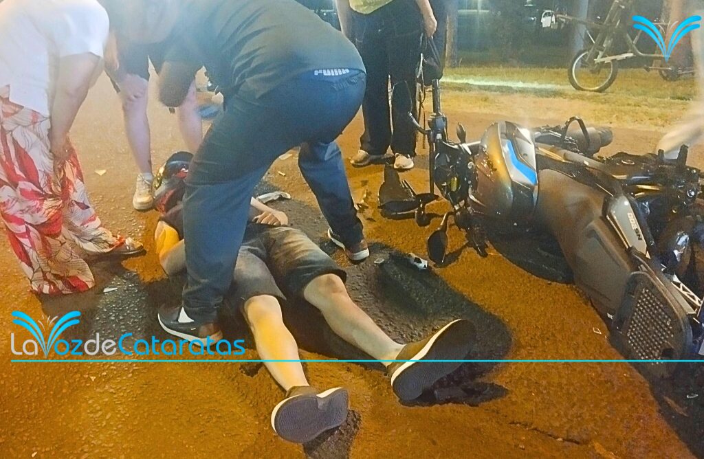 Colisión vehicular cerca de la Aduana dejó a un motociclista hospitalizado Colisión vehicular cerca de la Aduana dejó a un motociclista hospitalizado imagen-4