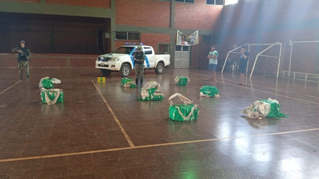 Puerto Leoni: Prefectura secuestró más de 215 kilos de marihuana valuados en $790 millones imagen-5