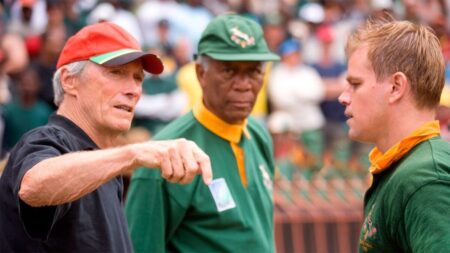 «¿Quieres hacerles perder el tiempo a todos?»: Matt Damon recuerda cómo Clint Eastwood le paró los pies cuando quiso lucirse en un rodaje "¿Quieres hacerles perder el tiempo a todos?": Matt Damon recuerda cómo Clint Eastwood le paró los pies cuando quiso lucirse en un rodaje imagen-11