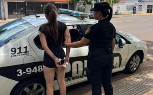 Una mujer le disparó a su pareja en Posadas durante una discusión: el proyectil atravesó el sofá y terminó en la pared imagen-8