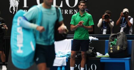Tiene un Dios aparte: Djokovic perdía por dos sets en el Abierto de Australia, su rival se retiró por lesión y pasó a las semis Tiene un Dios aparte: Djokovic perdía por dos sets en el Abierto de Australia, su rival se retiró por lesión y pasó a las semis imagen-8