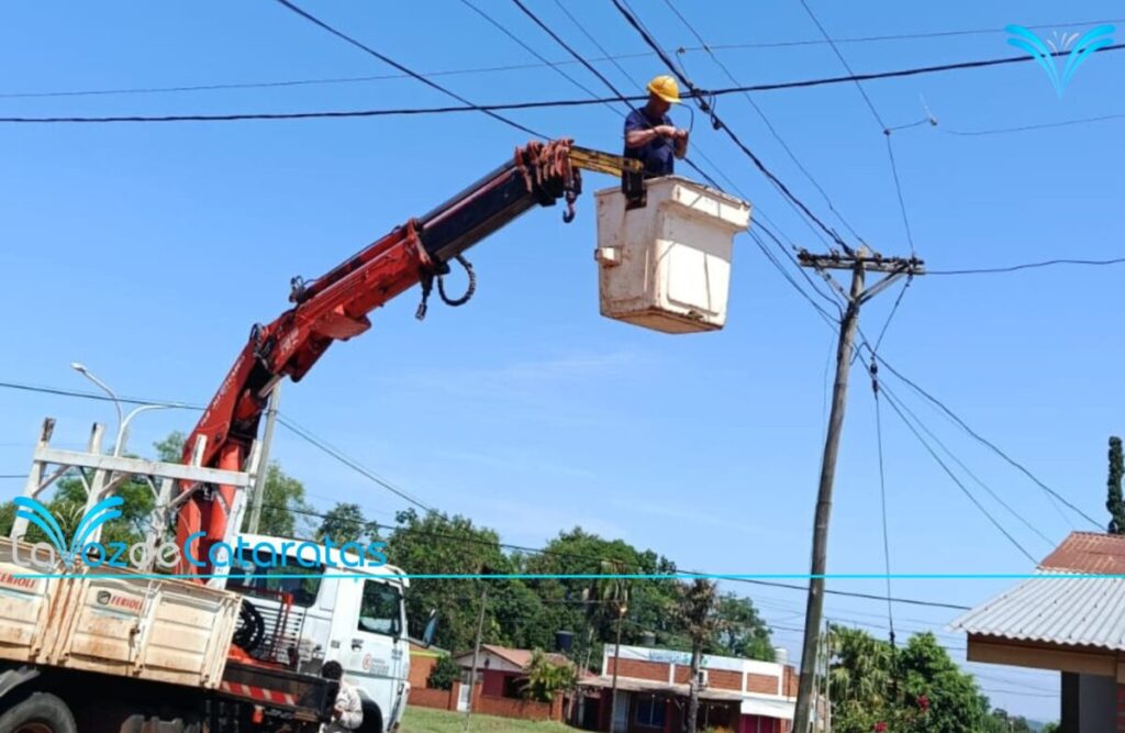 Nuevas vinculaciones eléctricas mejoran el suministro en distintos barrios de Iguazú imagen-5