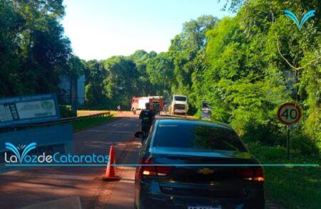 Incidente en ruta: humo por falla en sistema de frenos dejó varado a un colectivo imagen-13