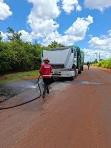 Principio de incendio de un camión en la ruta 14 sin lesionados en Oberá imagen-10