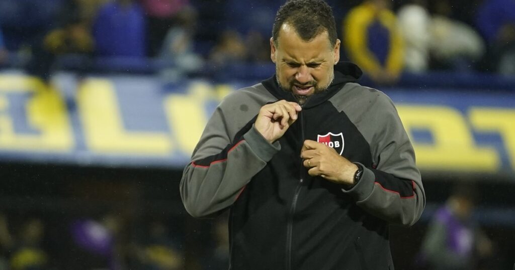 ¿A cuánto asciende la deuda entre Newell's y Fabbiani tras el cruce viral entre el DT y un periodista? imagen-5