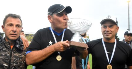 El regreso de un ídolo: Nestor Retamar, protagonista de «Atlas, la otra pasión», vuelve al club El regreso de un ídolo: Nestor Retamar, protagonista de "Atlas, la otra pasión", vuelve al club imagen-17