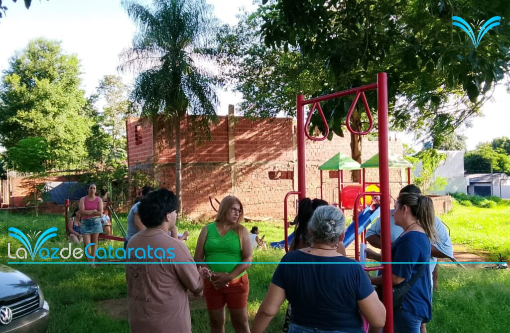 Vecinos autoconvocados del barrio Las Orquídeas reclaman por el servicio y las facturas de agua imagen-75