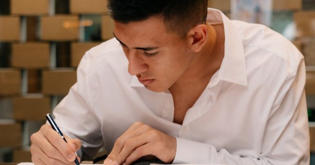 Estudiantes: las probables salidas y el intento por repatriar a un viejo conocido imagen-5