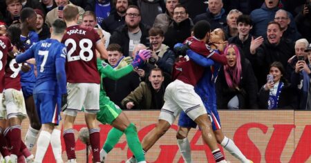 Video: la tangana en el cierre del Chelsea de Enzo vs. West Ham Video: la tangana en el cierre del Chelsea de Enzo vs. West Ham imagen-7