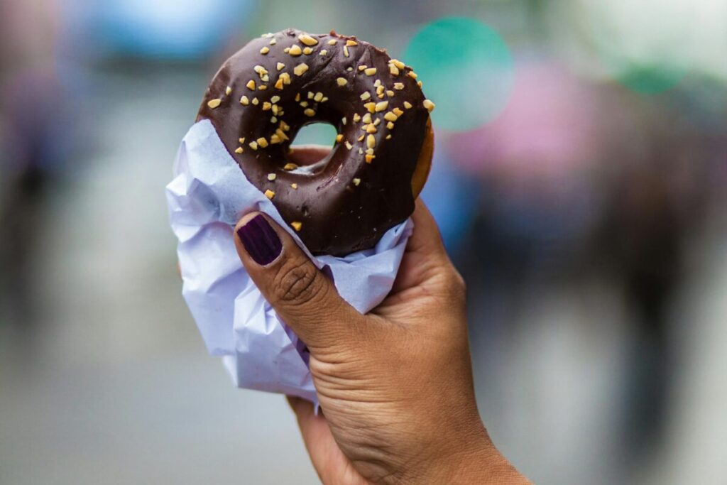 Receta de donas caseras sin harina y hechas en el microondas imagen-4