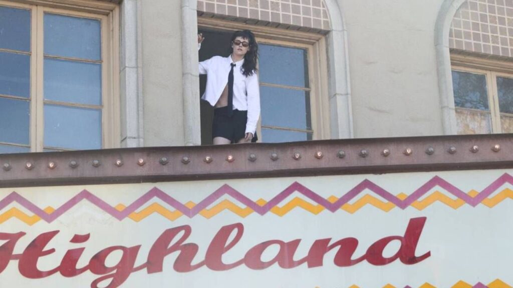 Kristen Stewart compra un cine de 100 años de antigüedad en Los Ángeles y lo salva del cierre permanente imagen-5