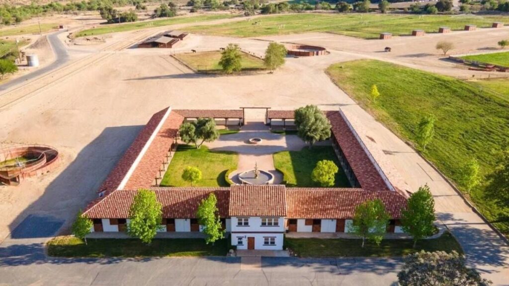 2.270 hectáreas por 44 millones de dólares: A la venta el rancho en el que se rodó ‘Babylon’ y ‘La guerra de los mundos’ 2.270 hectáreas por 44 millones de dólares: A la venta el rancho en el que se rodó 'Babylon' y 'La guerra de los mundos' imagen-4
